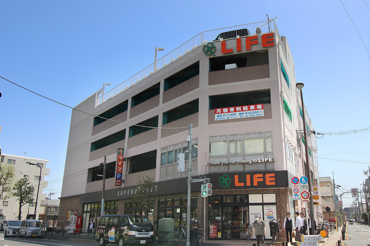 ライフ 練馬中村北店 徒歩2分／約120m